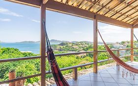 Vista panorâmica e praia a pé.